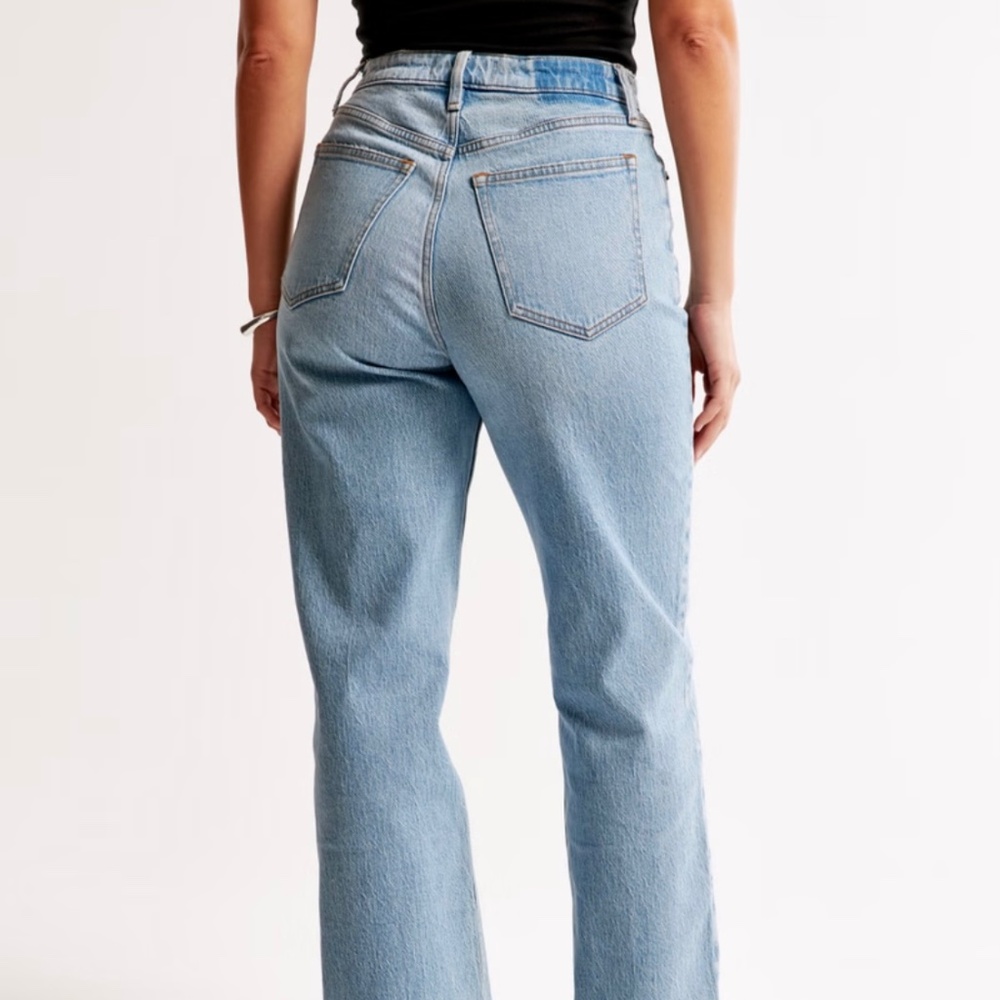 EUC A&F Curve Love “90’s High Rise Relaxed” Jeans, Size 24R